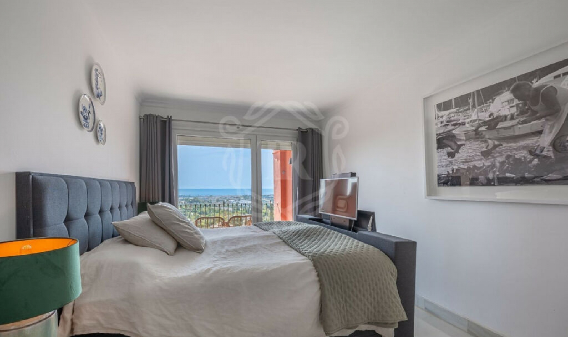 Resale - Apartment -
Monte Halcones