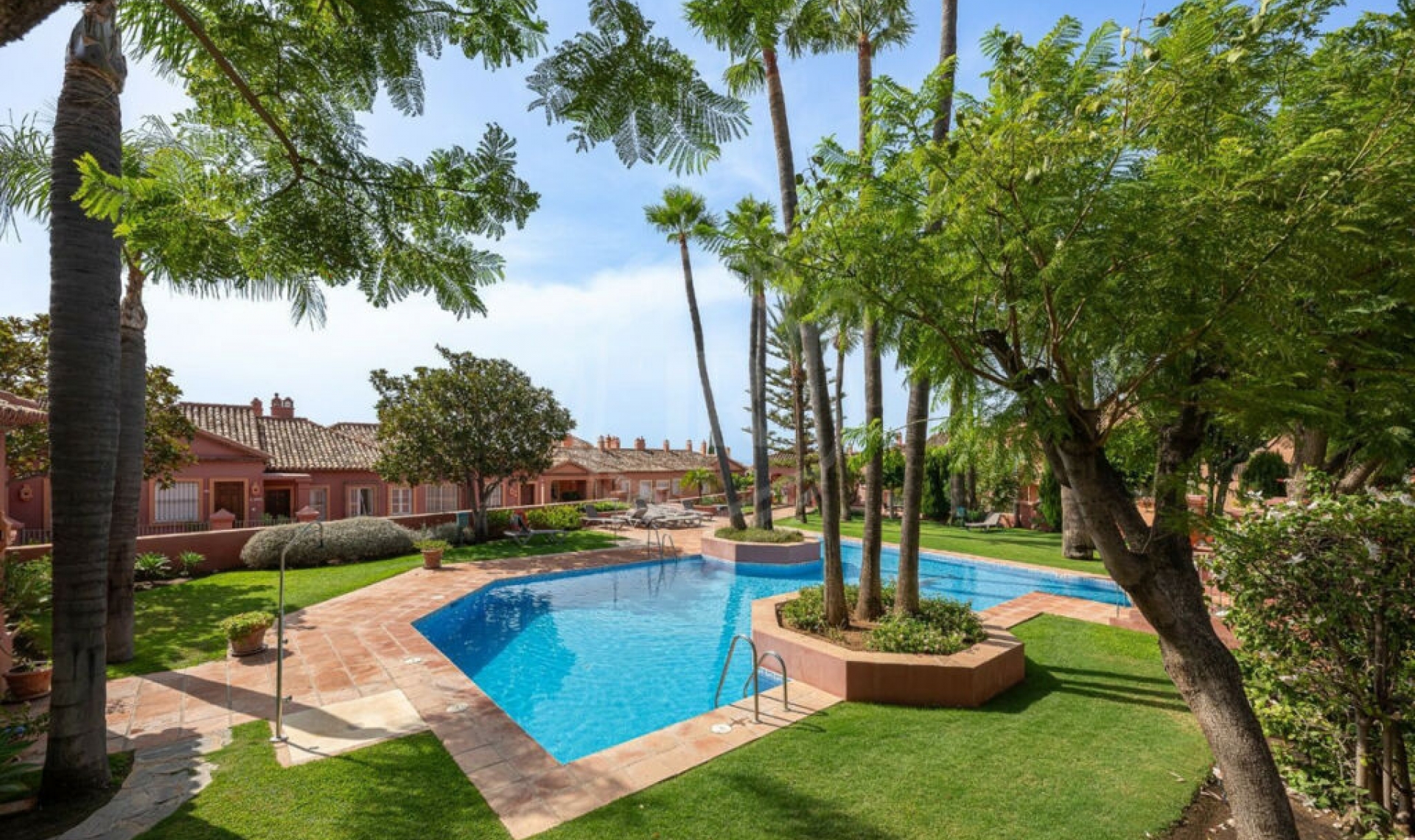 Resale - Apartment -
Monte Halcones