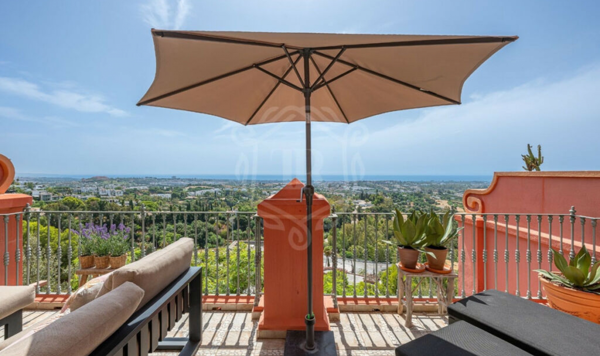 Resale - Apartment -
Monte Halcones