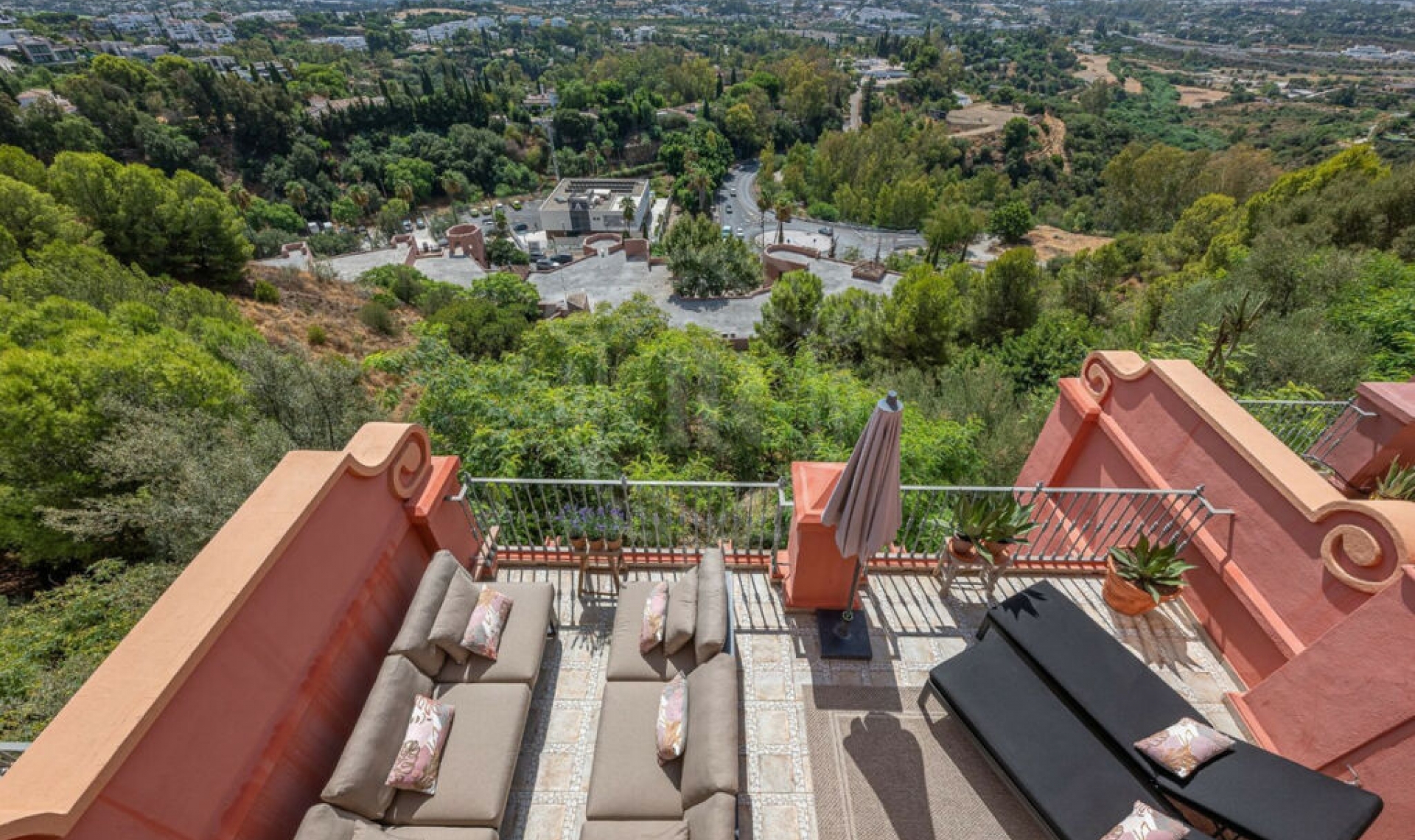 Resale - Apartment -
Monte Halcones