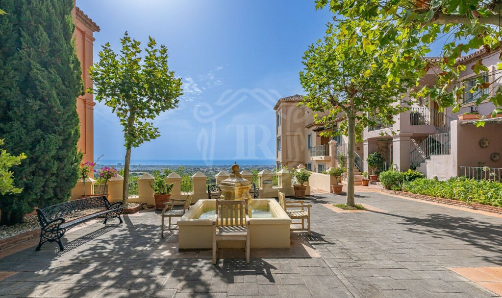 Resale - Apartment -
Monte Halcones