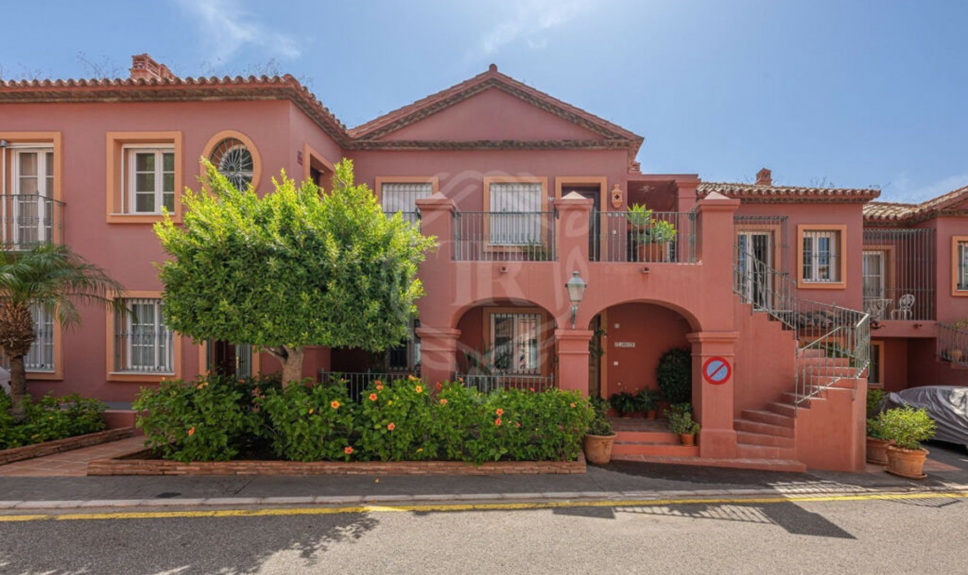 Resale - Apartment -
Monte Halcones