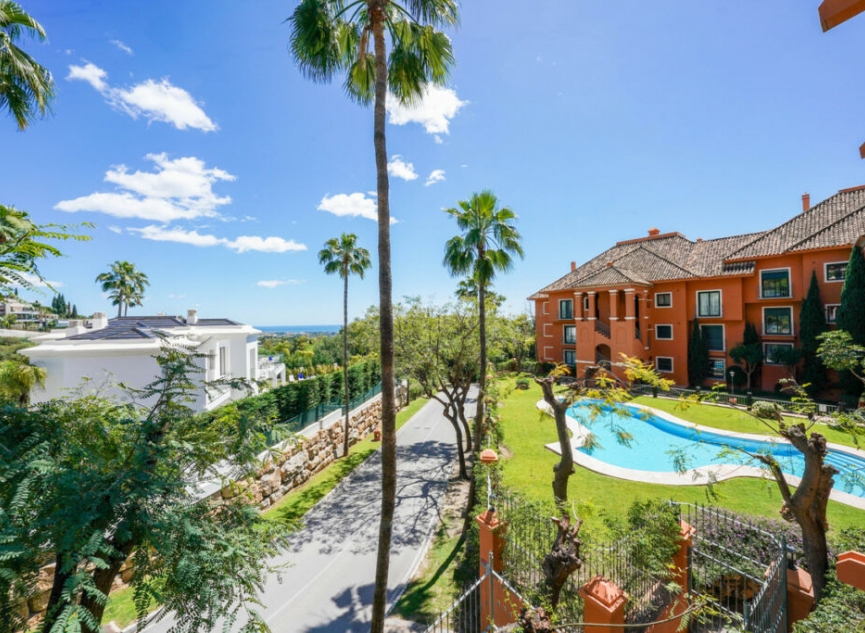 Resale - Apartment -
Monte Halcones