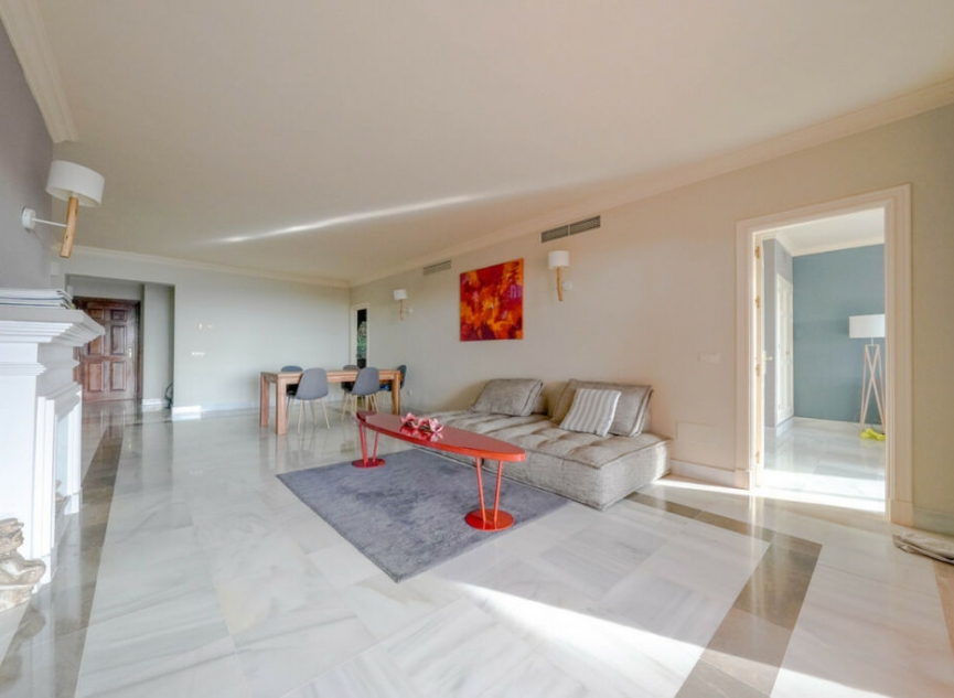 Resale - Apartment -
Monte Halcones