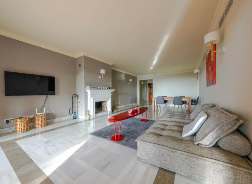 Resale - Apartment -
Monte Halcones