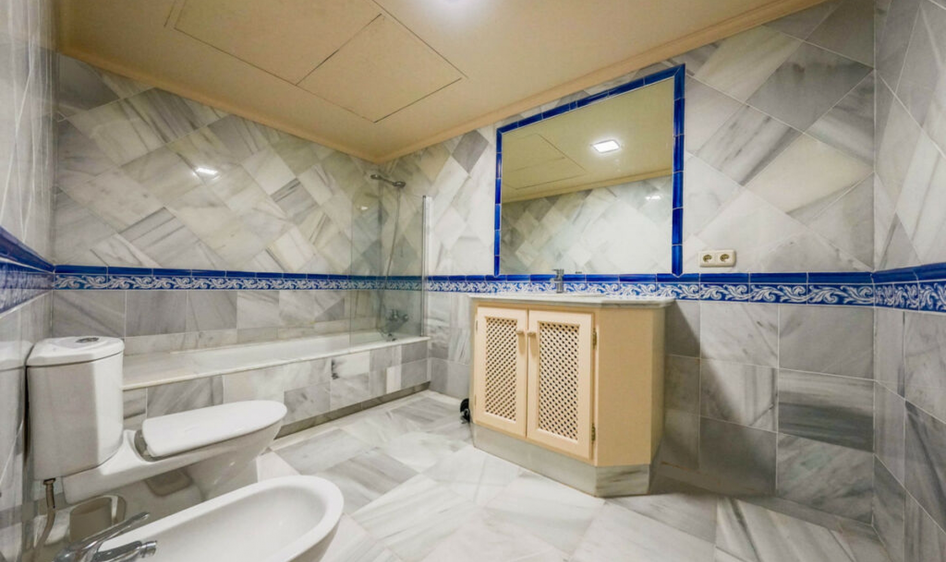 Resale - Apartment -
Monte Halcones
