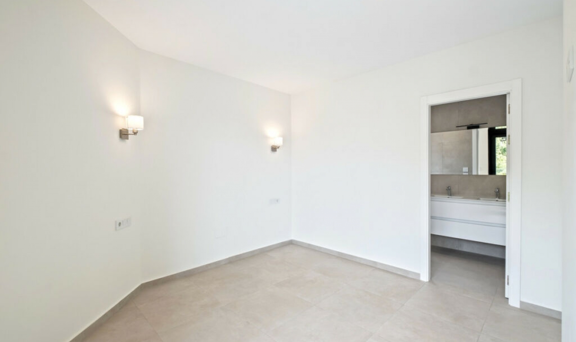 Resale - Apartment -
Montemar