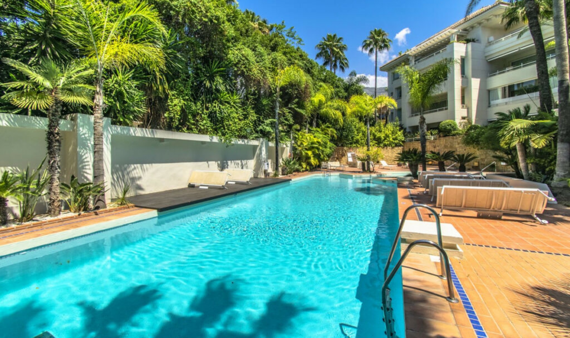 Resale - Apartment -
Nagüeles