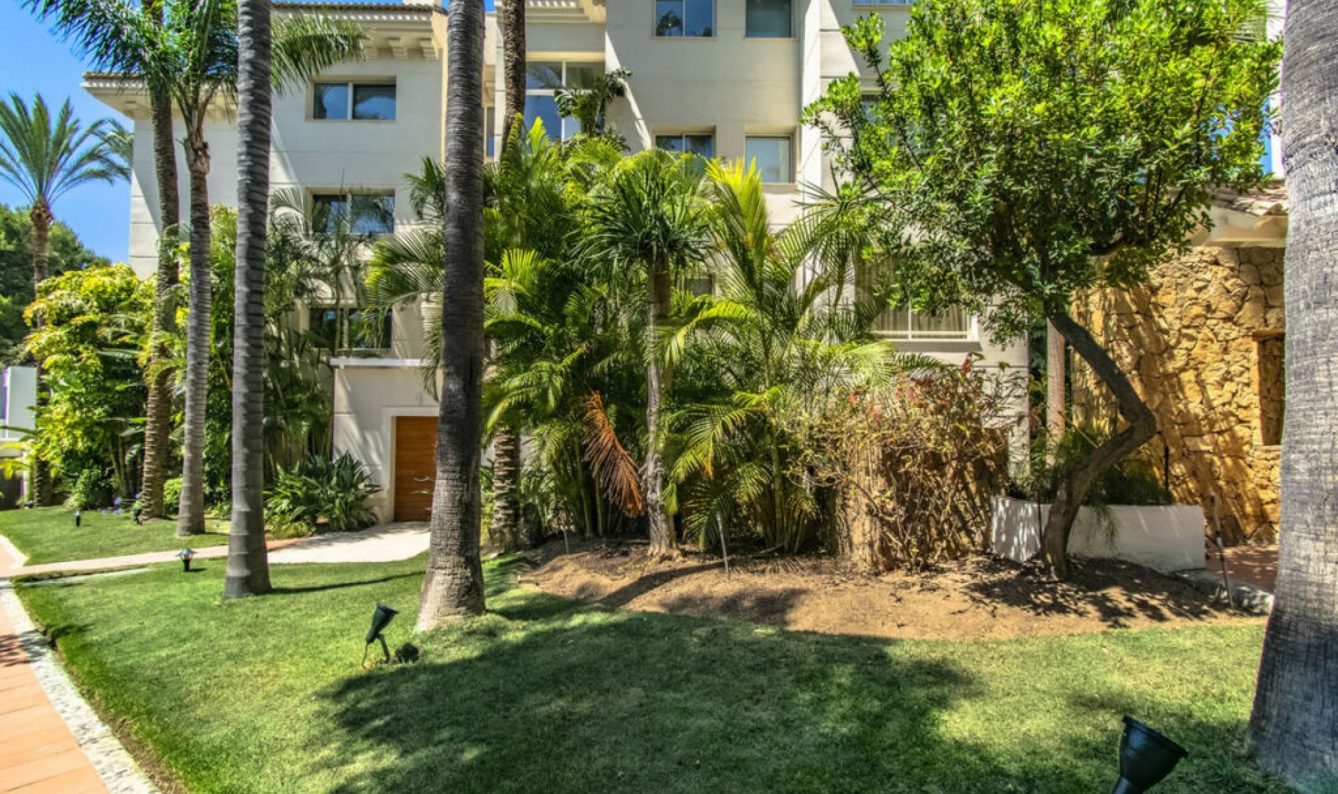 Resale - Apartment -
Nagüeles