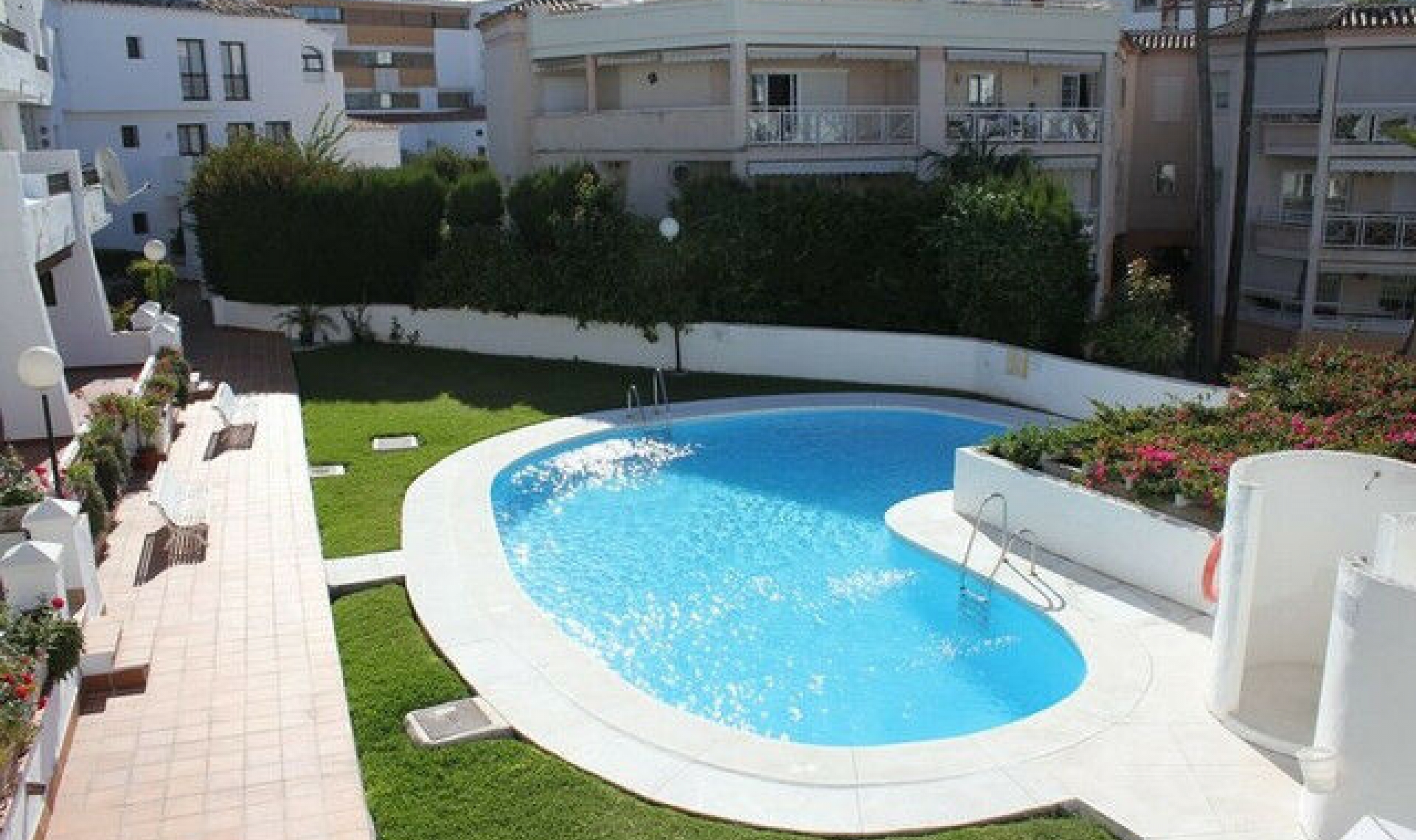 Resale - Apartment -
Nerja