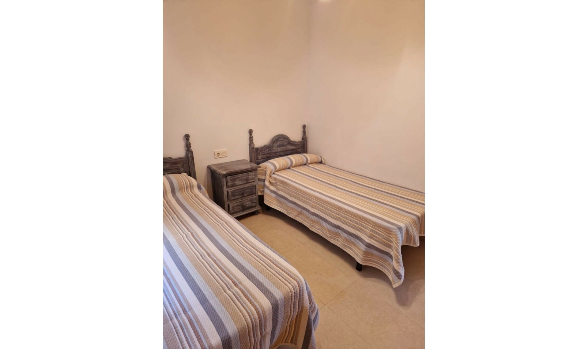 Resale - Apartment -
Nerja