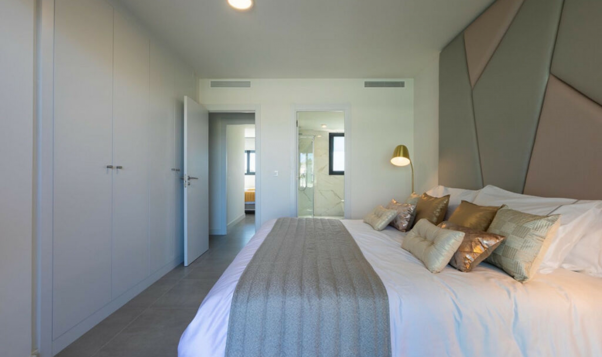 Resale - Apartment -
New Golden Mile