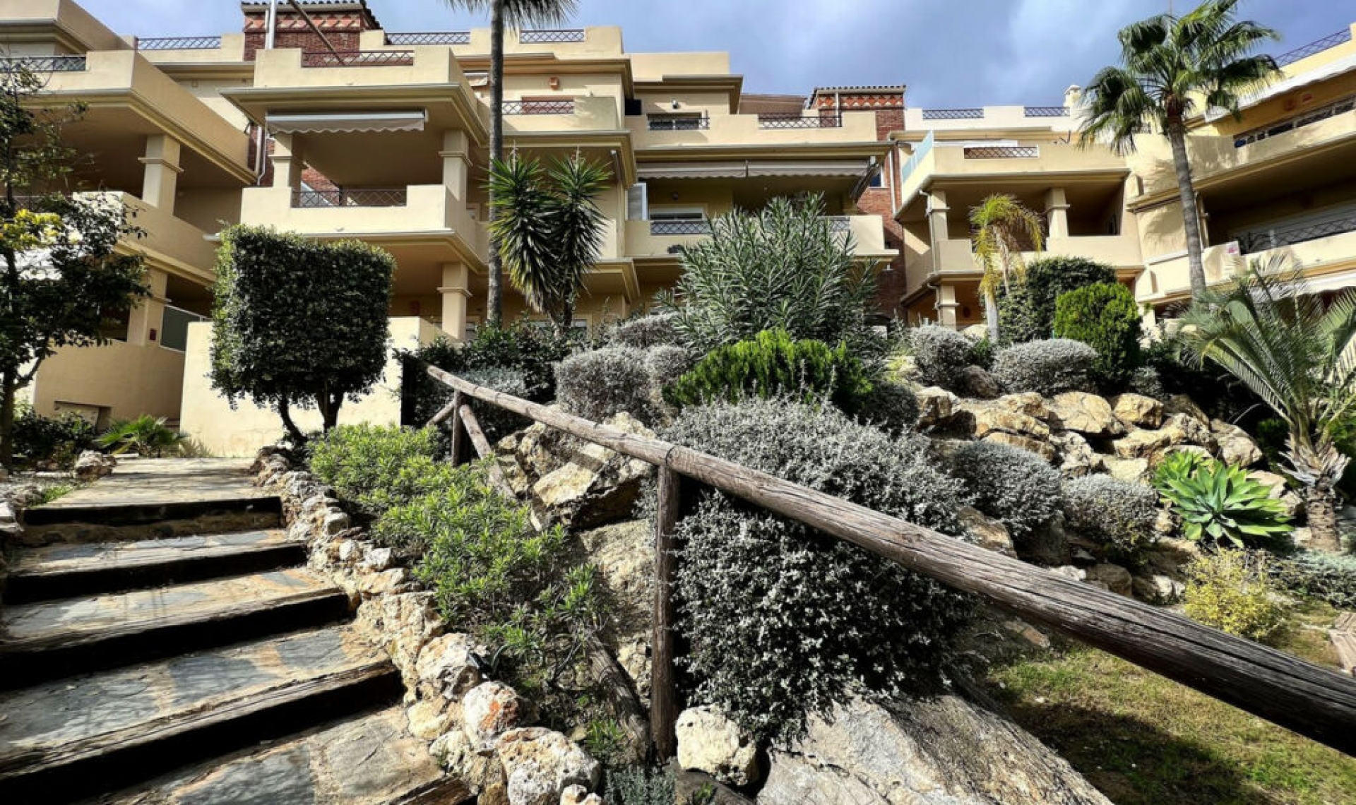 Resale - Apartment -
New Golden Mile