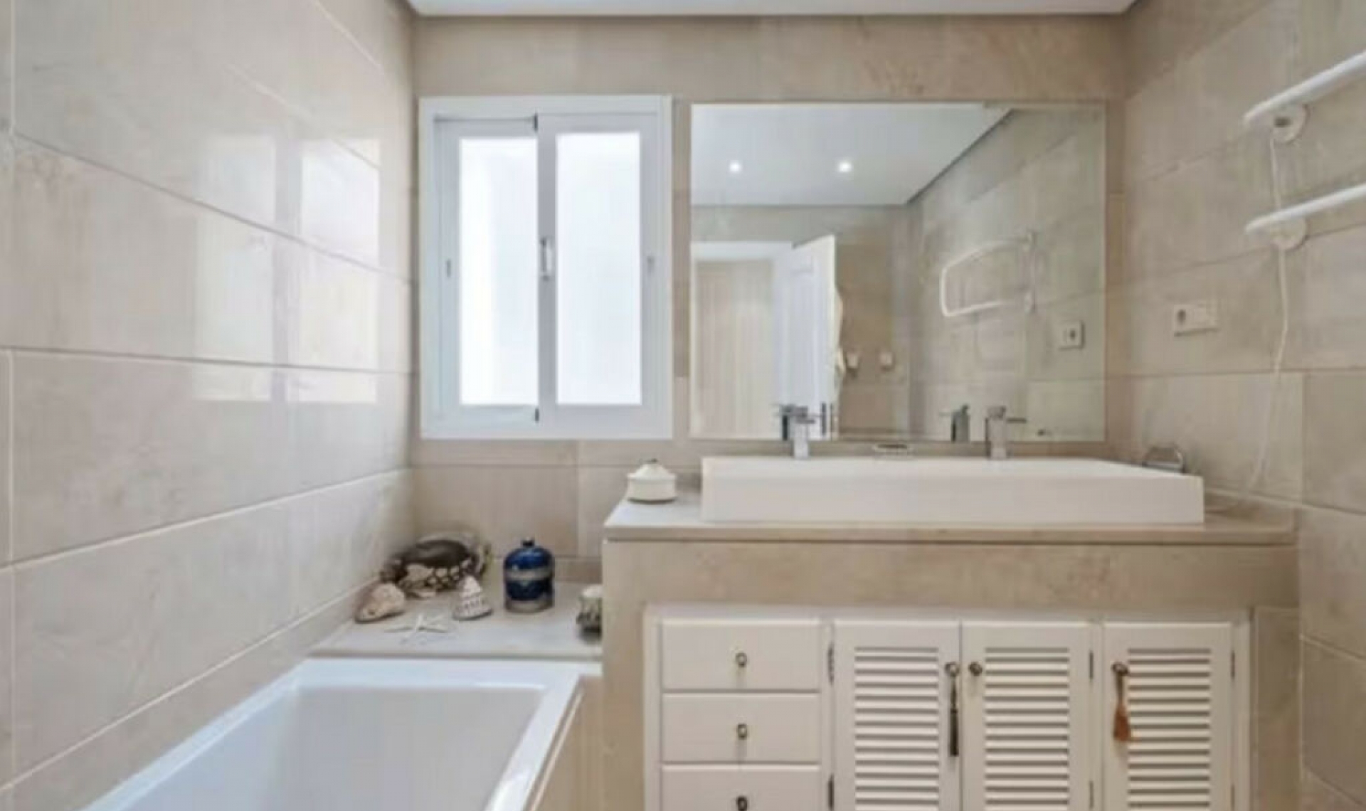 Resale - Apartment -
New Golden Mile