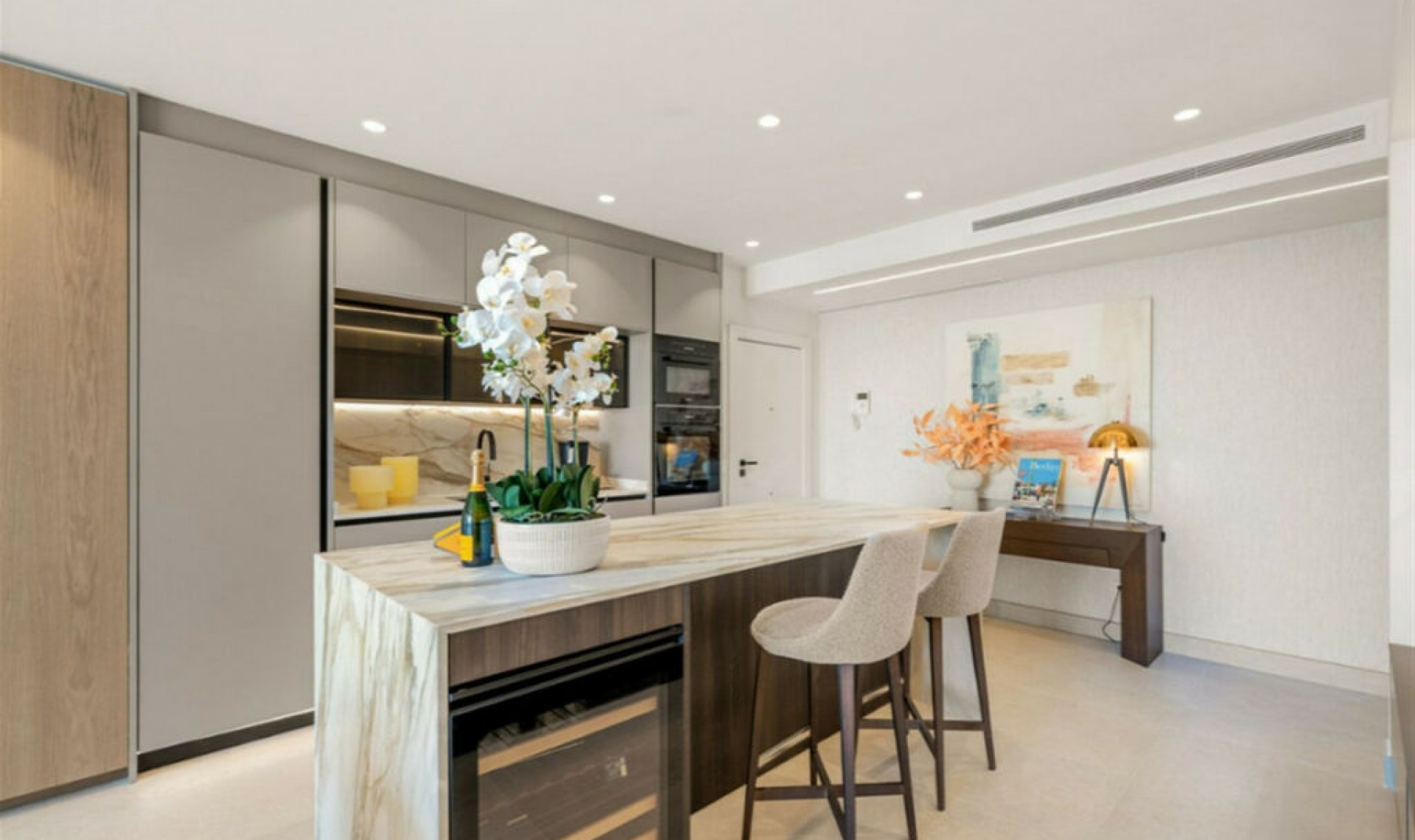 Resale - Apartment -
New Golden Mile