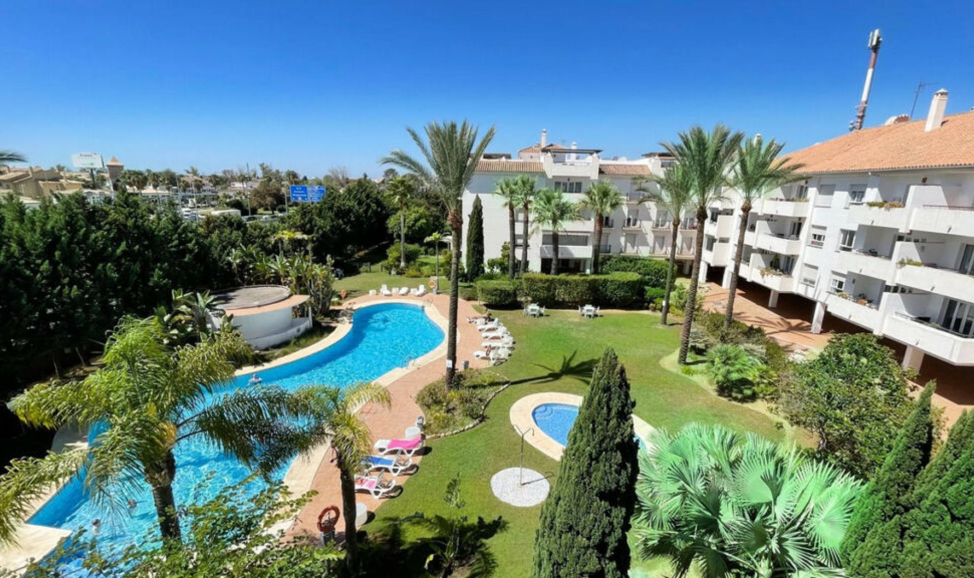 Resale - Apartment -
Nueva Andalucía