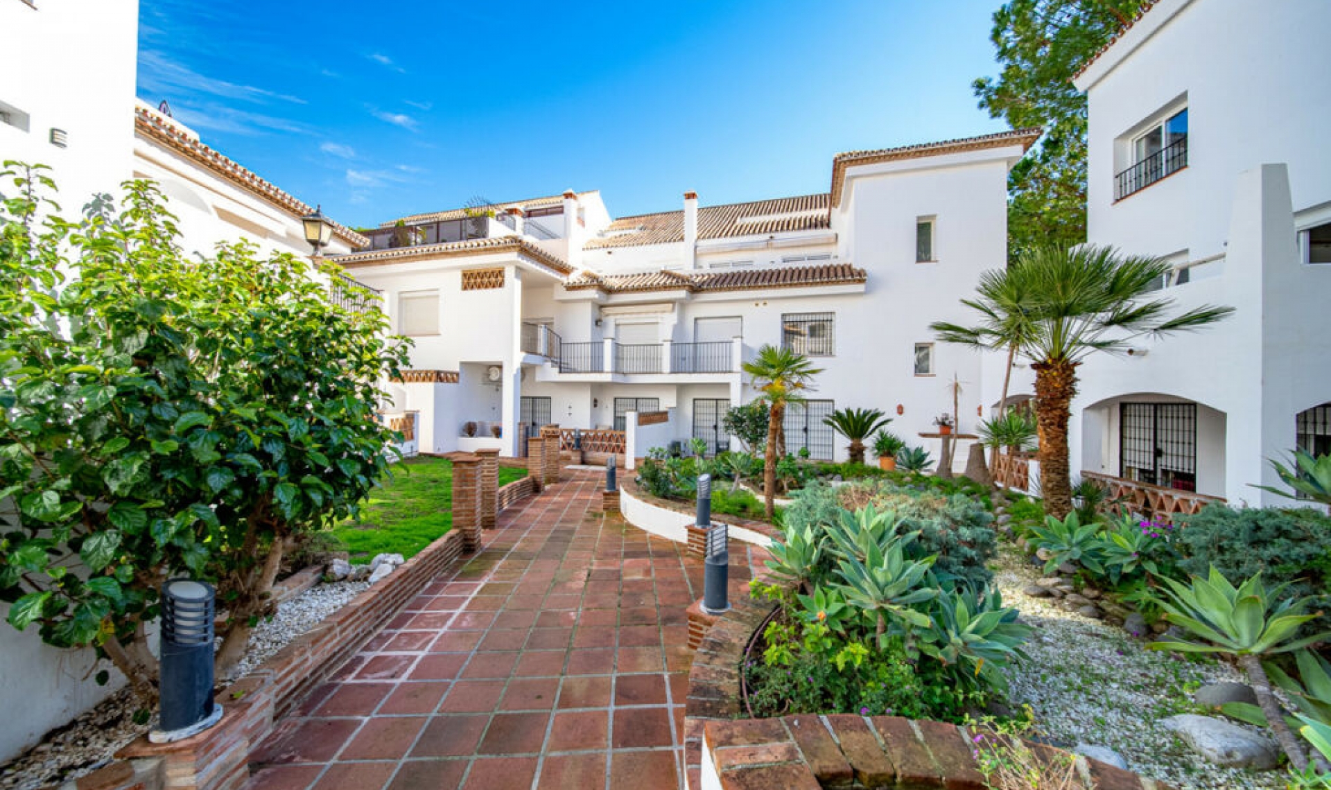 Resale - Apartment -
Nueva Andalucía