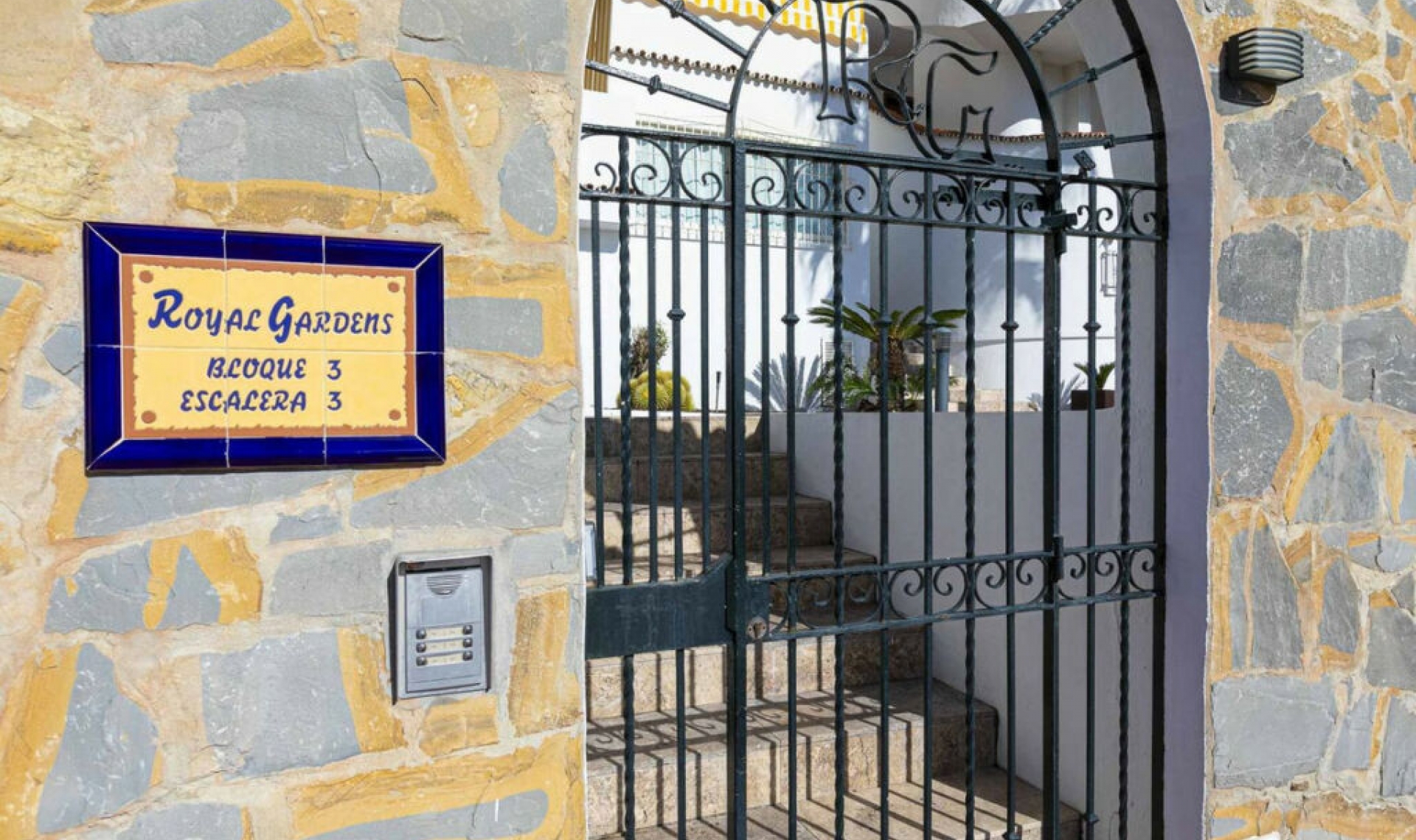 Resale - Apartment -
Nueva Andalucía