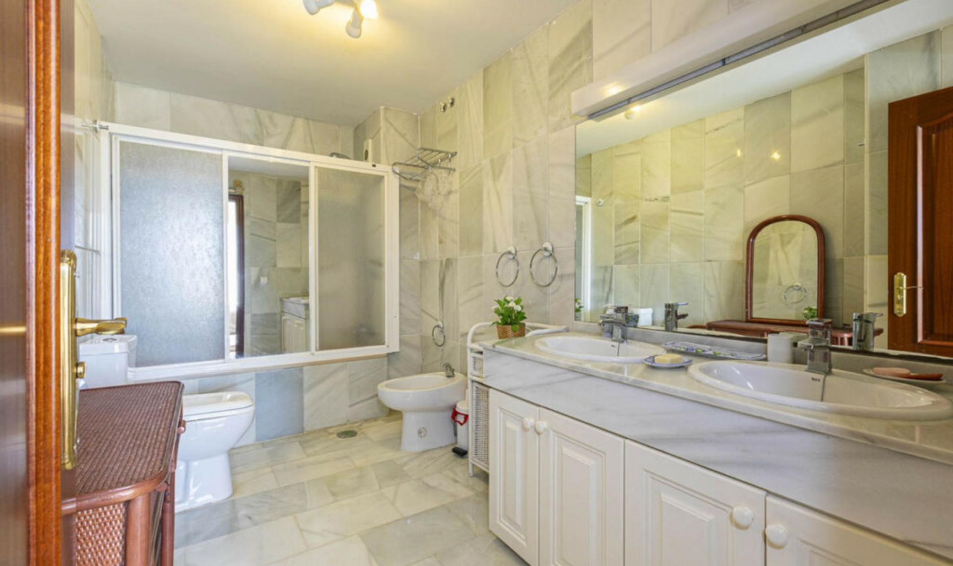 Resale - Apartment -
Nueva Andalucía