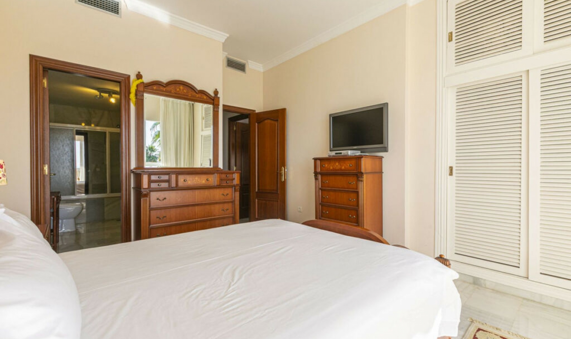 Resale - Apartment -
Nueva Andalucía