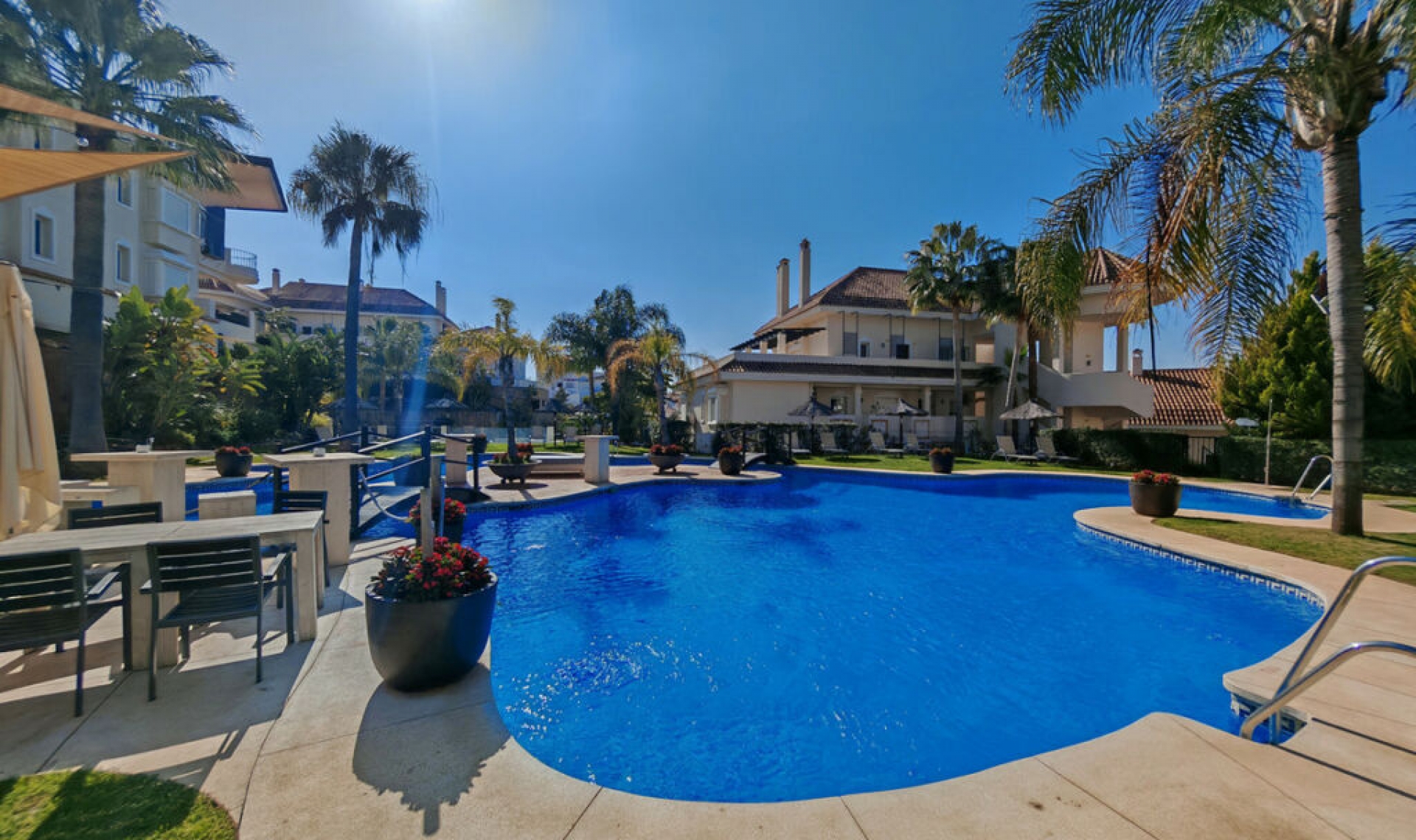 Resale - Apartment -
Nueva Andalucía