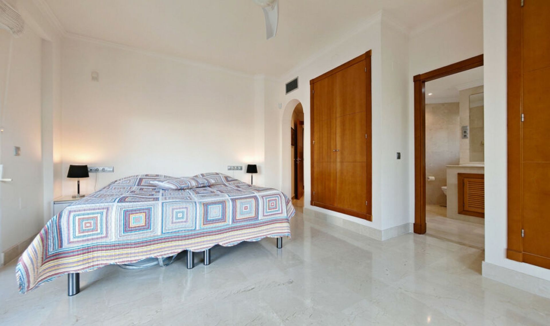Resale - Apartment -
Nueva Andalucía