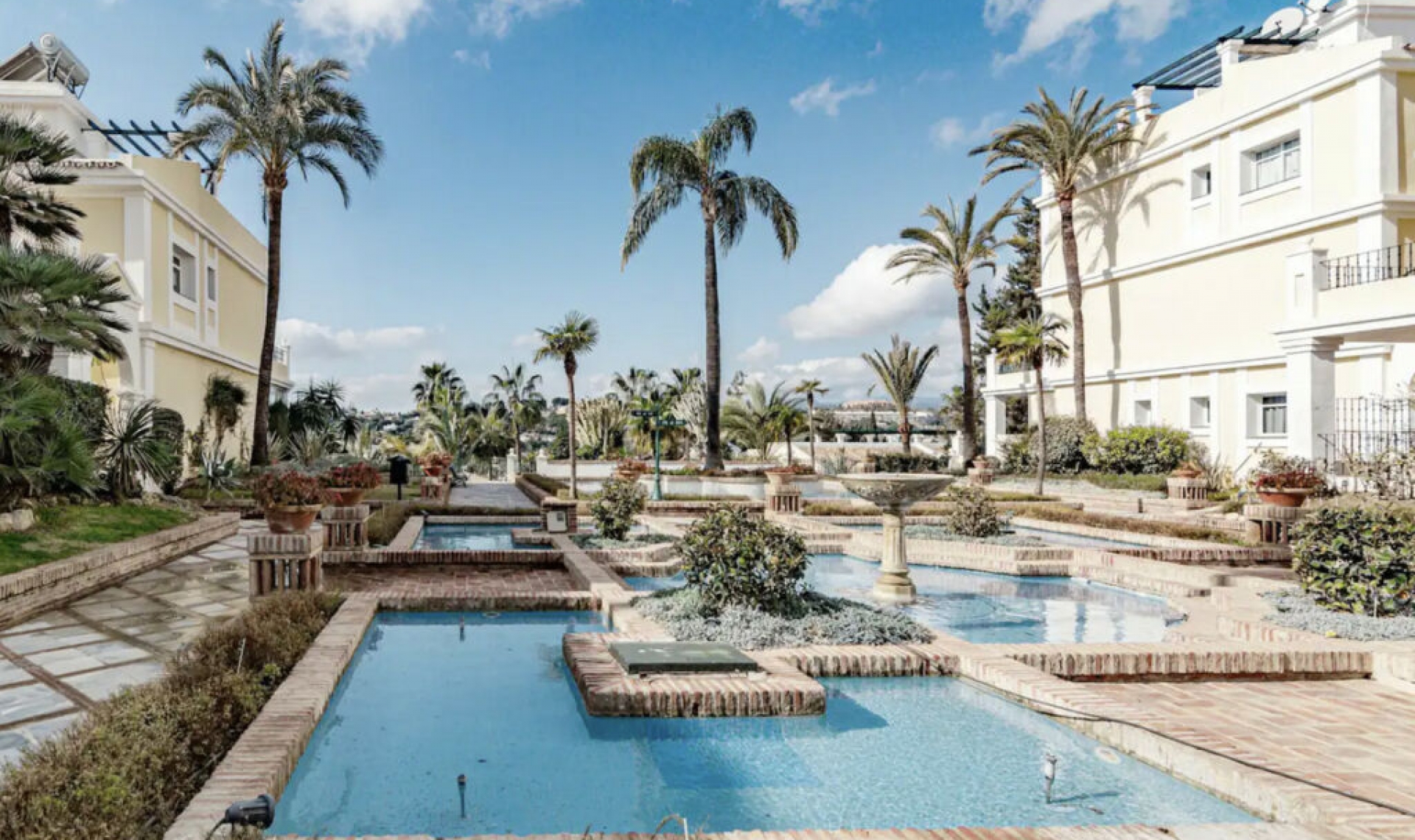 Resale - Apartment -
Nueva Andalucía