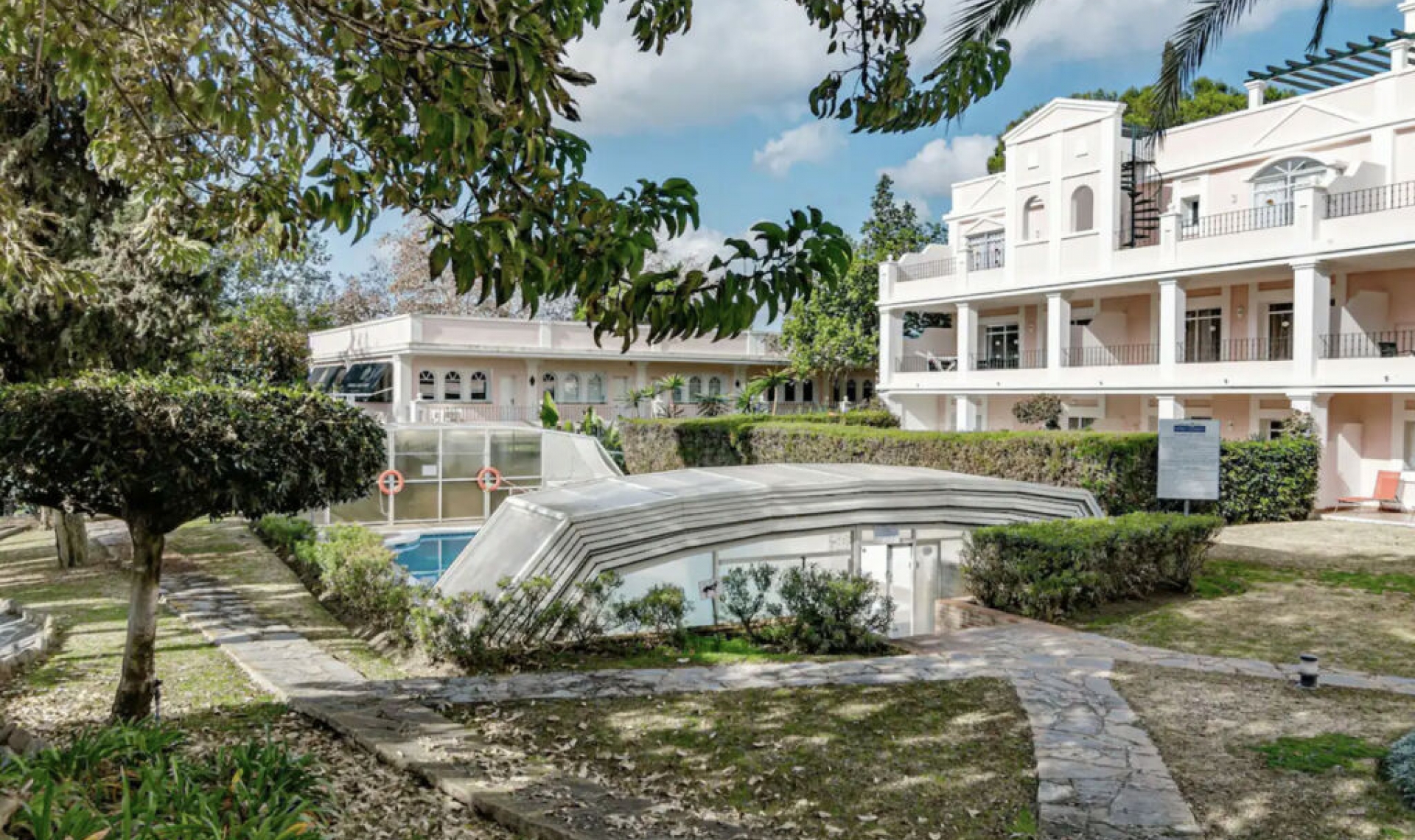 Resale - Apartment -
Nueva Andalucía