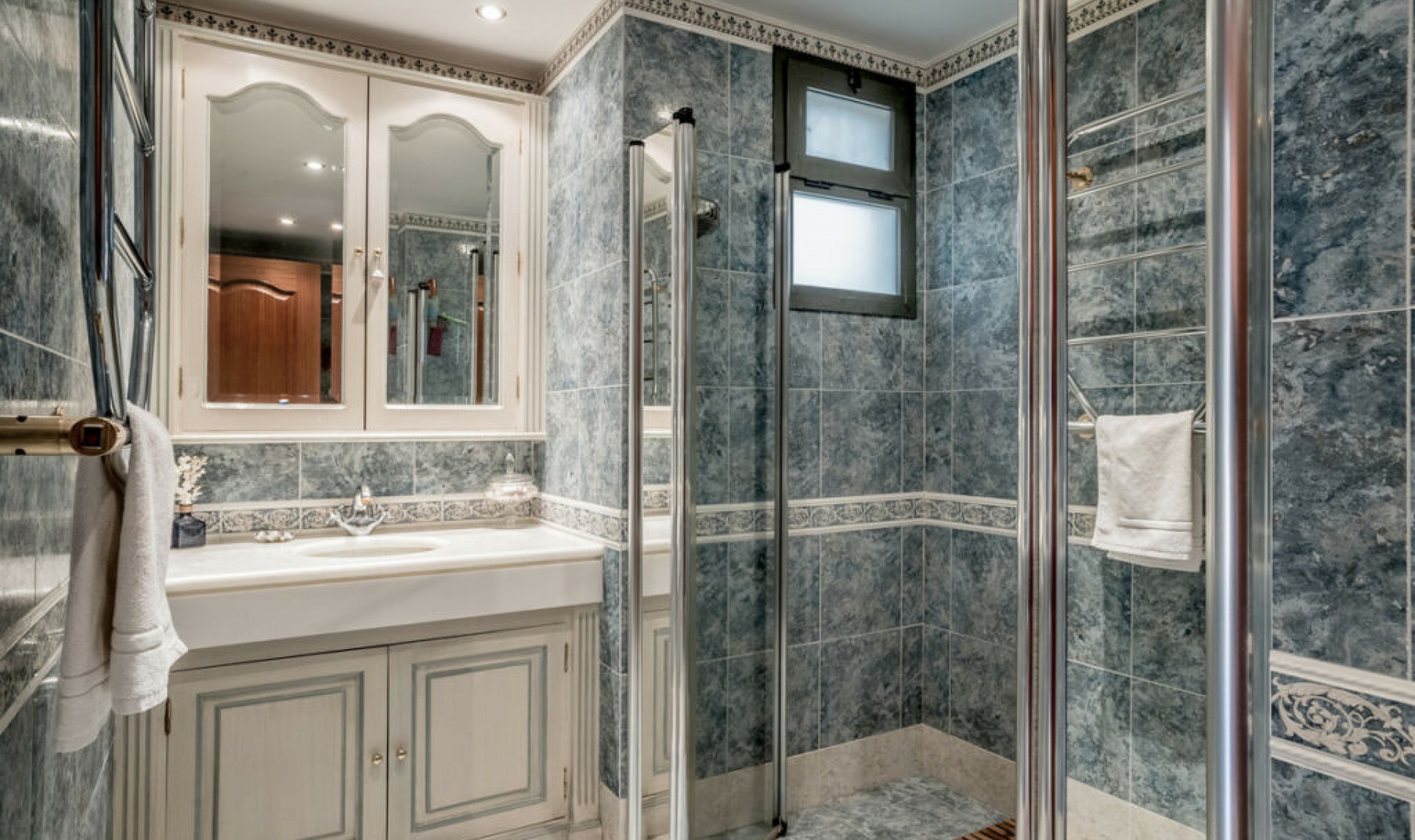 Resale - Apartment -
Nueva Andalucía