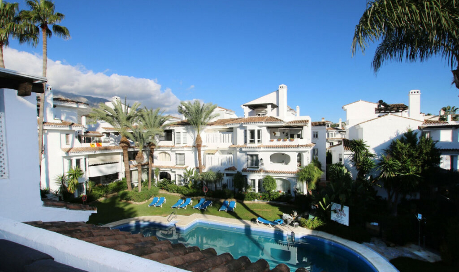 Resale - Apartment -
Nueva Andalucía