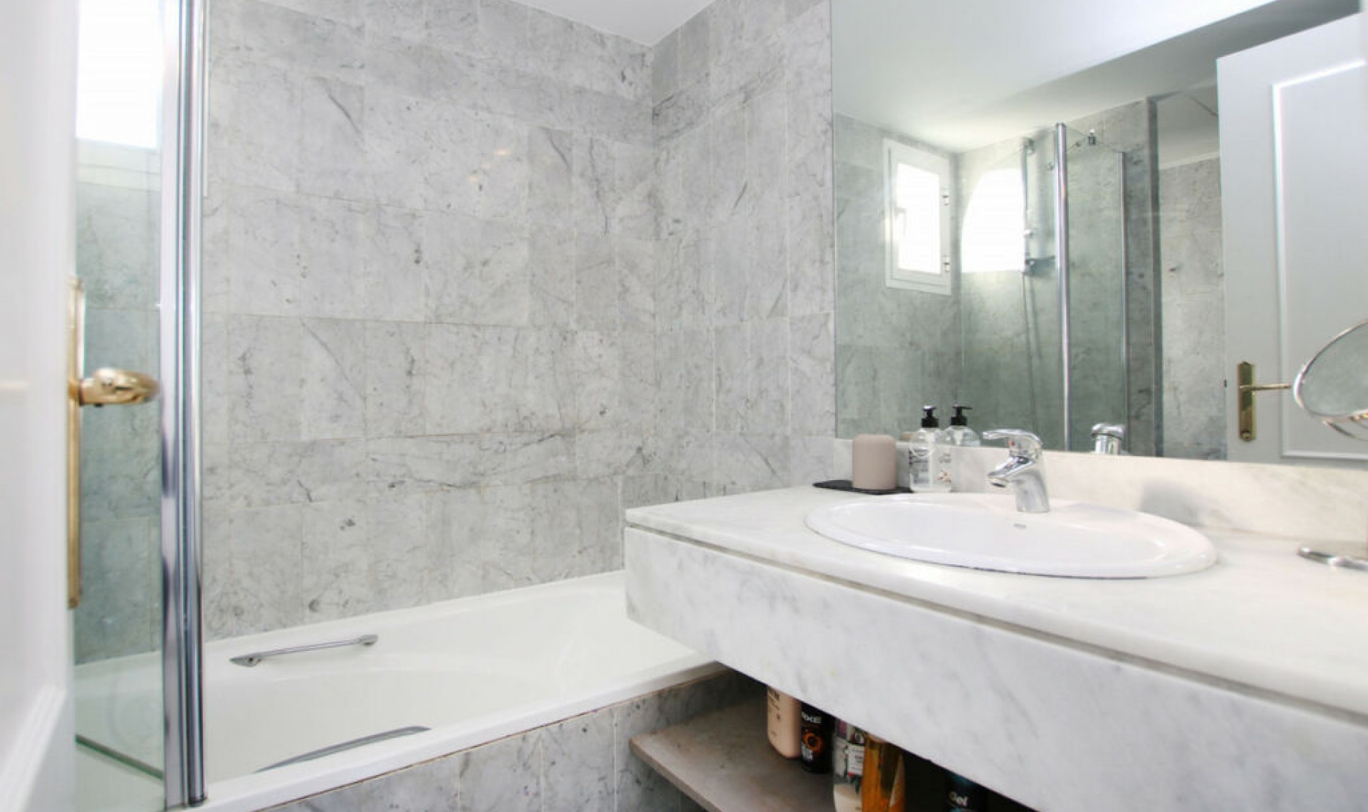 Resale - Apartment -
Nueva Andalucía