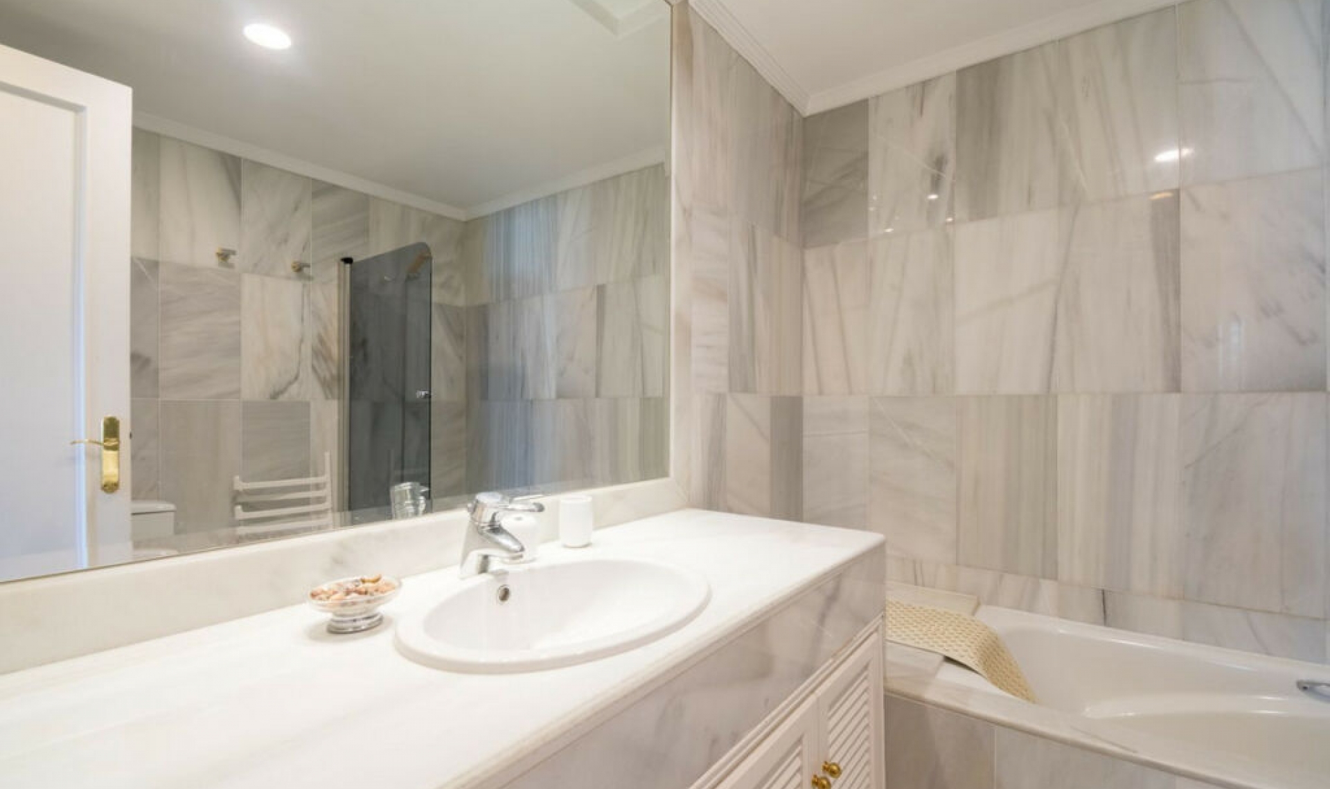 Resale - Apartment -
Nueva Andalucía