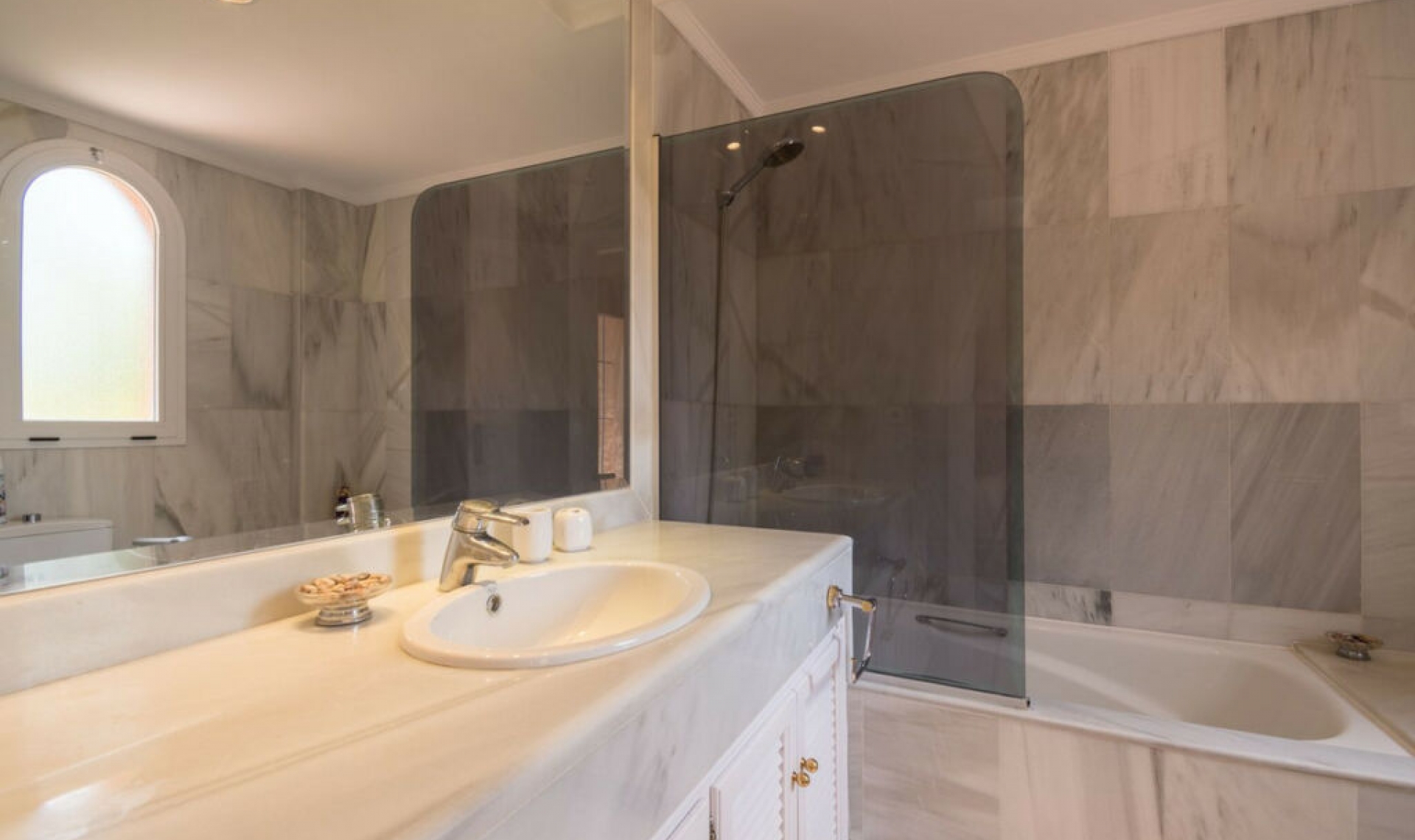 Resale - Apartment -
Nueva Andalucía