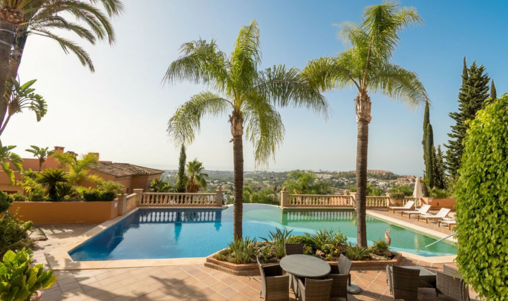 Resale - Apartment -
Nueva Andalucía