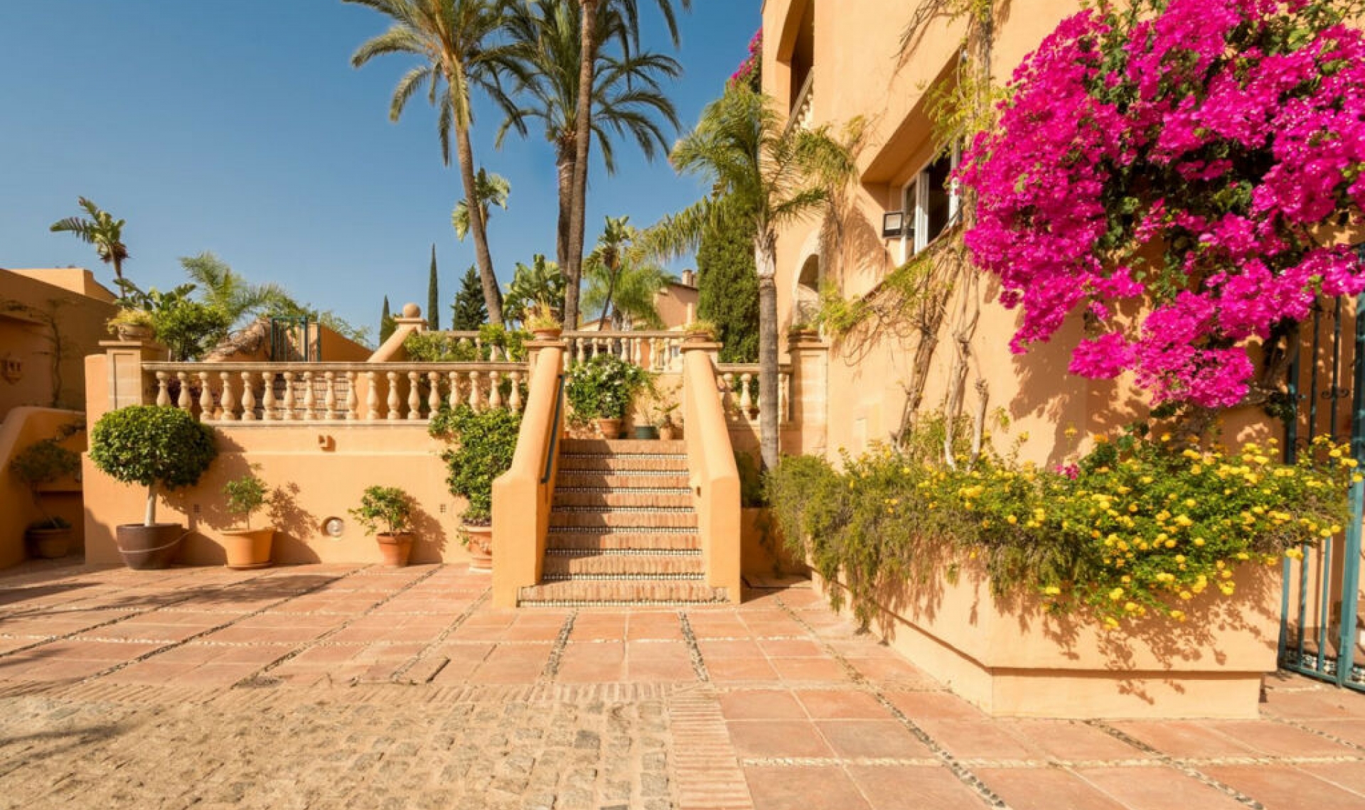 Resale - Apartment -
Nueva Andalucía