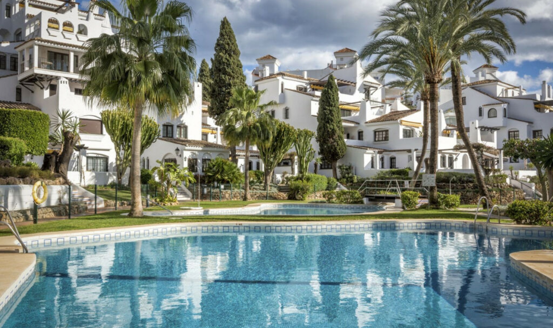 Resale - Apartment -
Nueva Andalucía