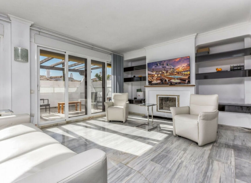 Resale - Apartment -
Nueva Andalucía