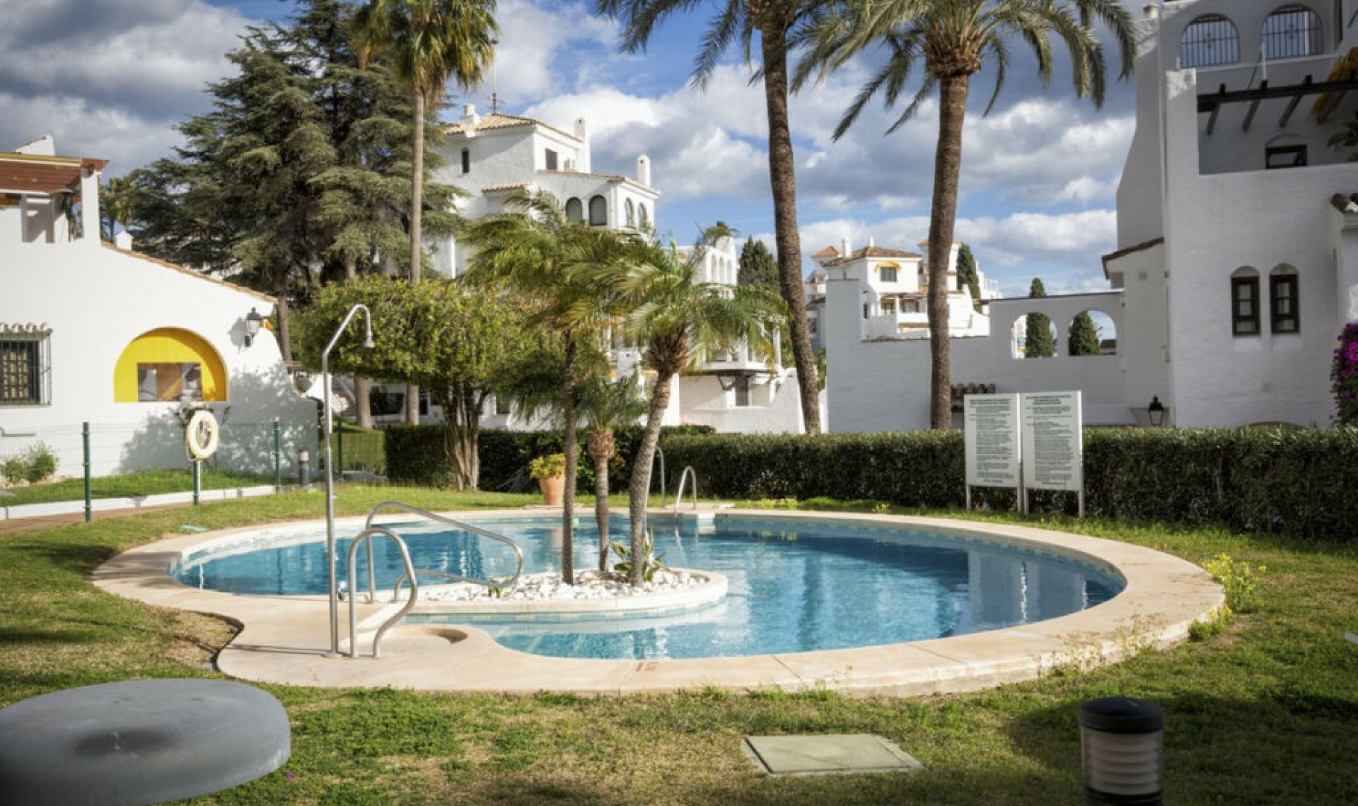 Resale - Apartment -
Nueva Andalucía