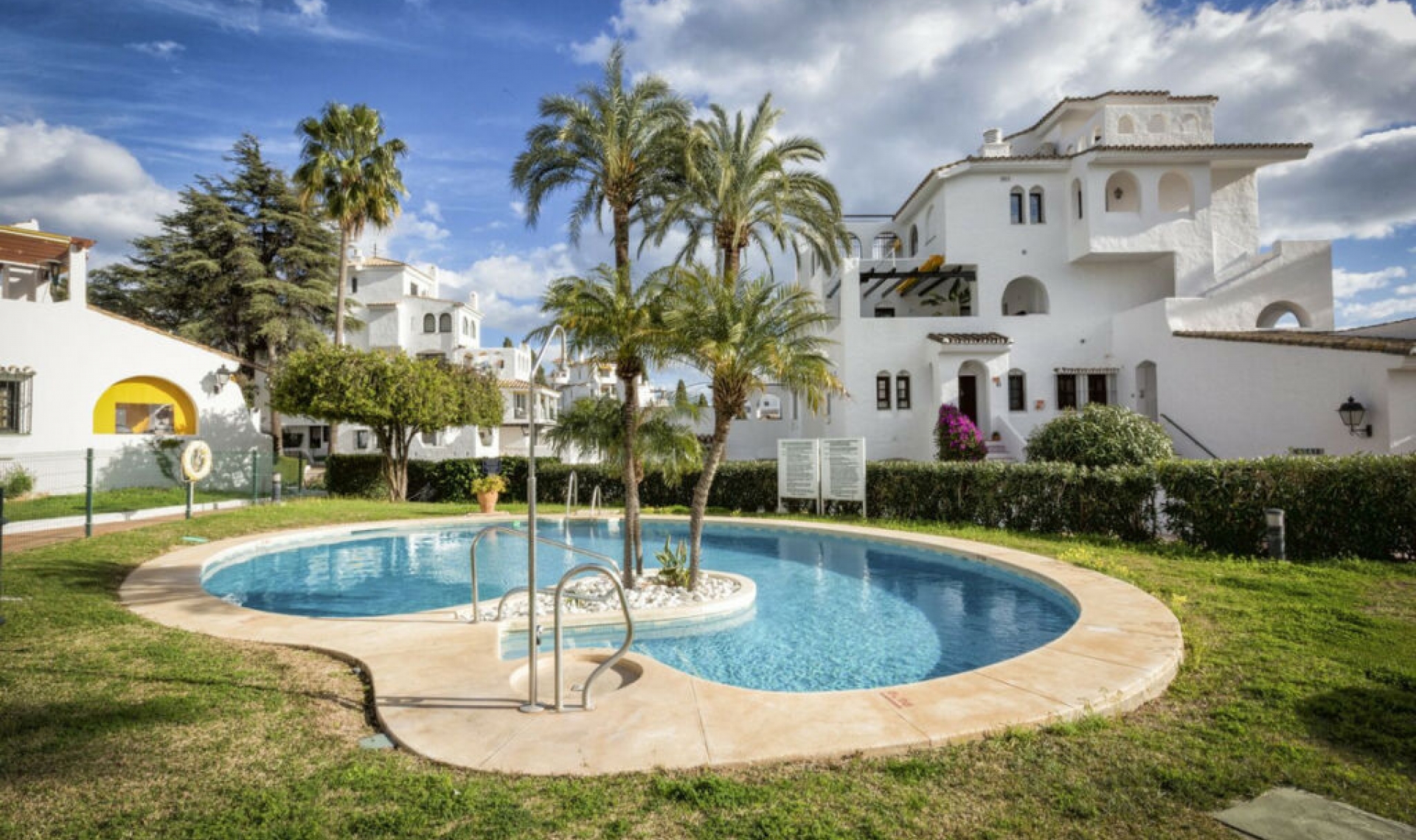 Resale - Apartment -
Nueva Andalucía
