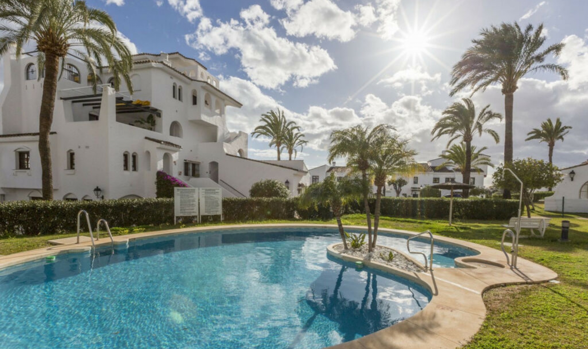 Resale - Apartment -
Nueva Andalucía