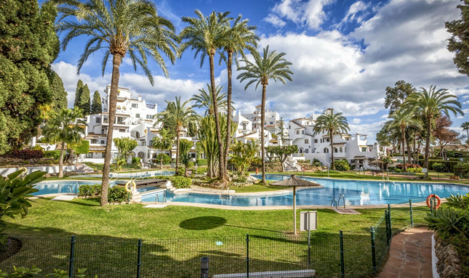 Resale - Apartment -
Nueva Andalucía