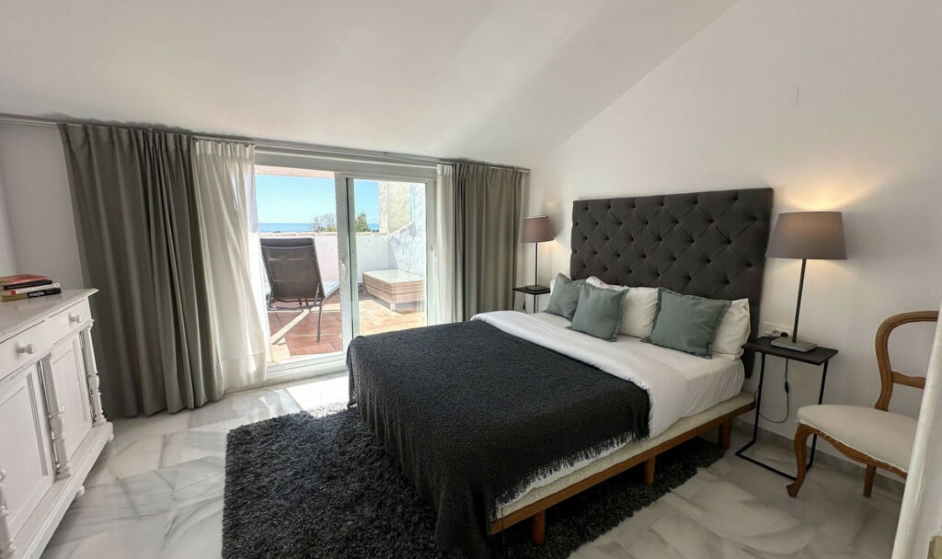 Resale - Apartment -
Nueva Andalucía