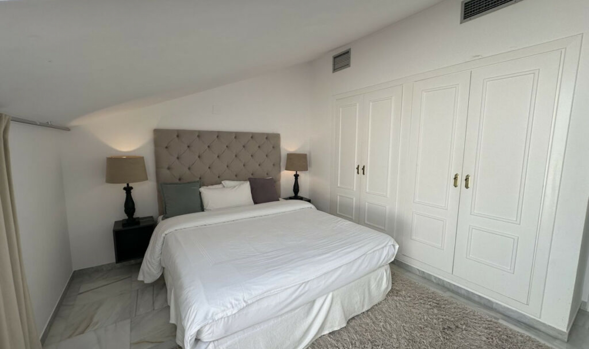 Resale - Apartment -
Nueva Andalucía