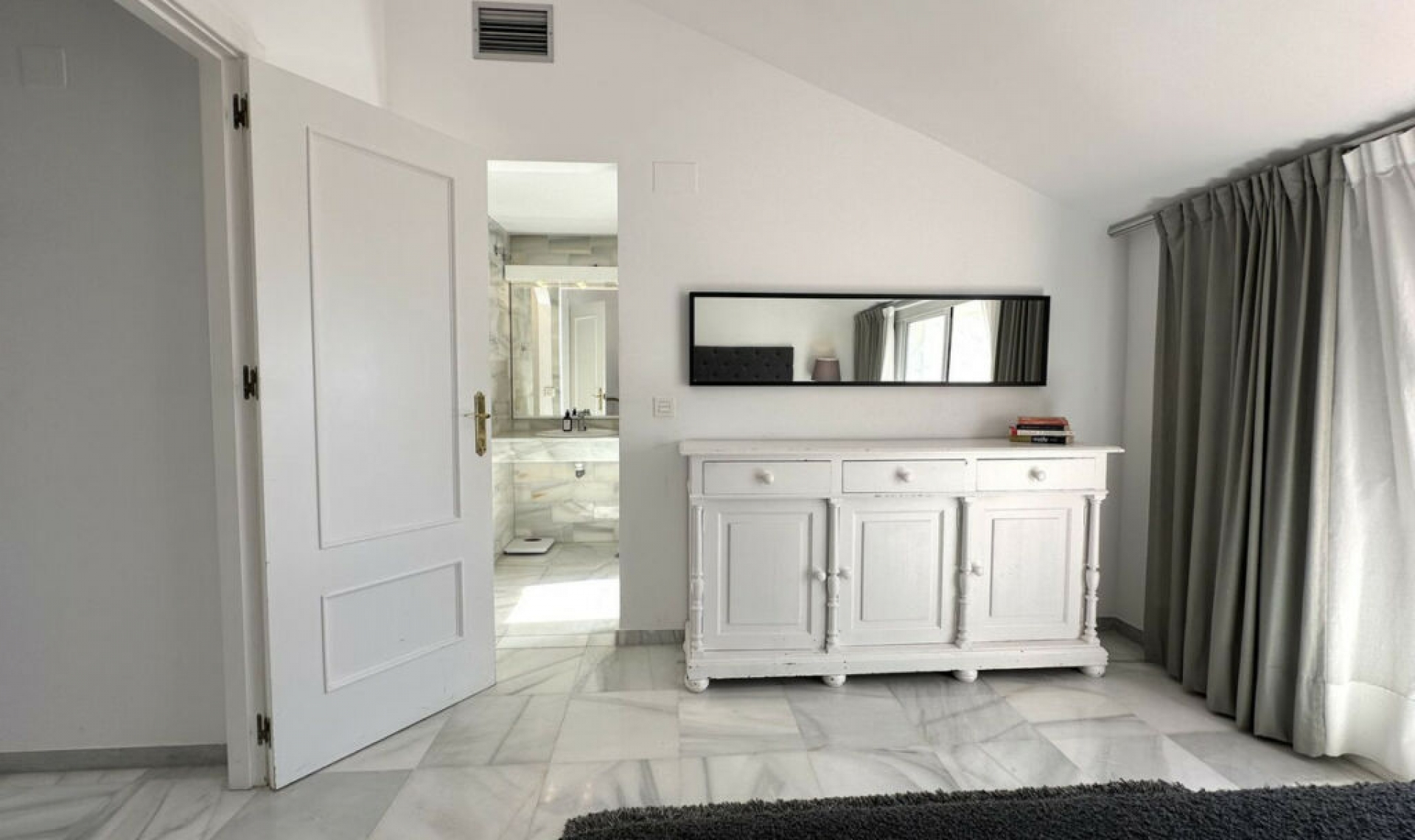 Resale - Apartment -
Nueva Andalucía