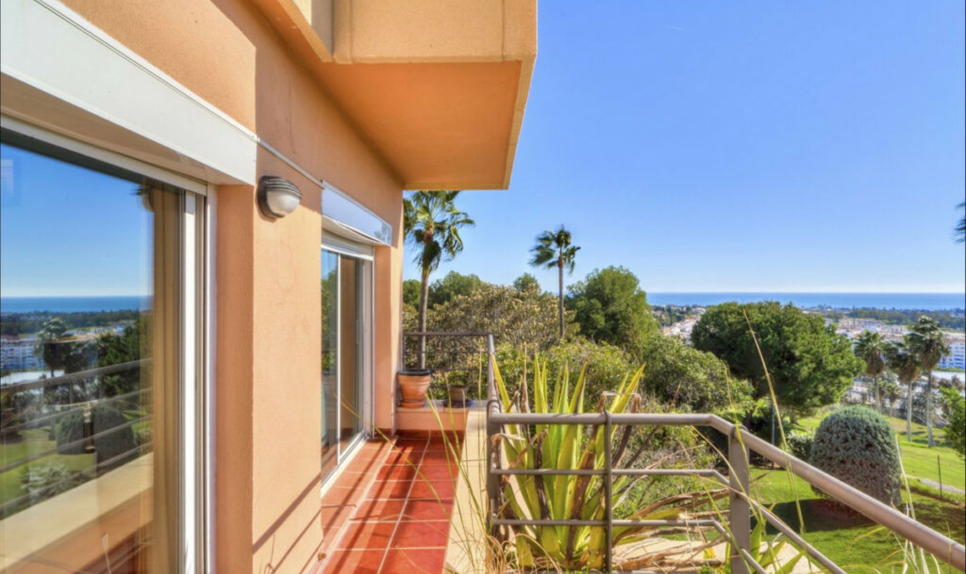 Resale - Apartment -
Nueva Andalucía