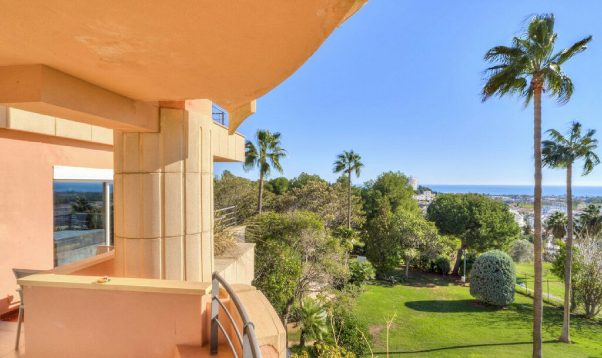 Resale - Apartment -
Nueva Andalucía