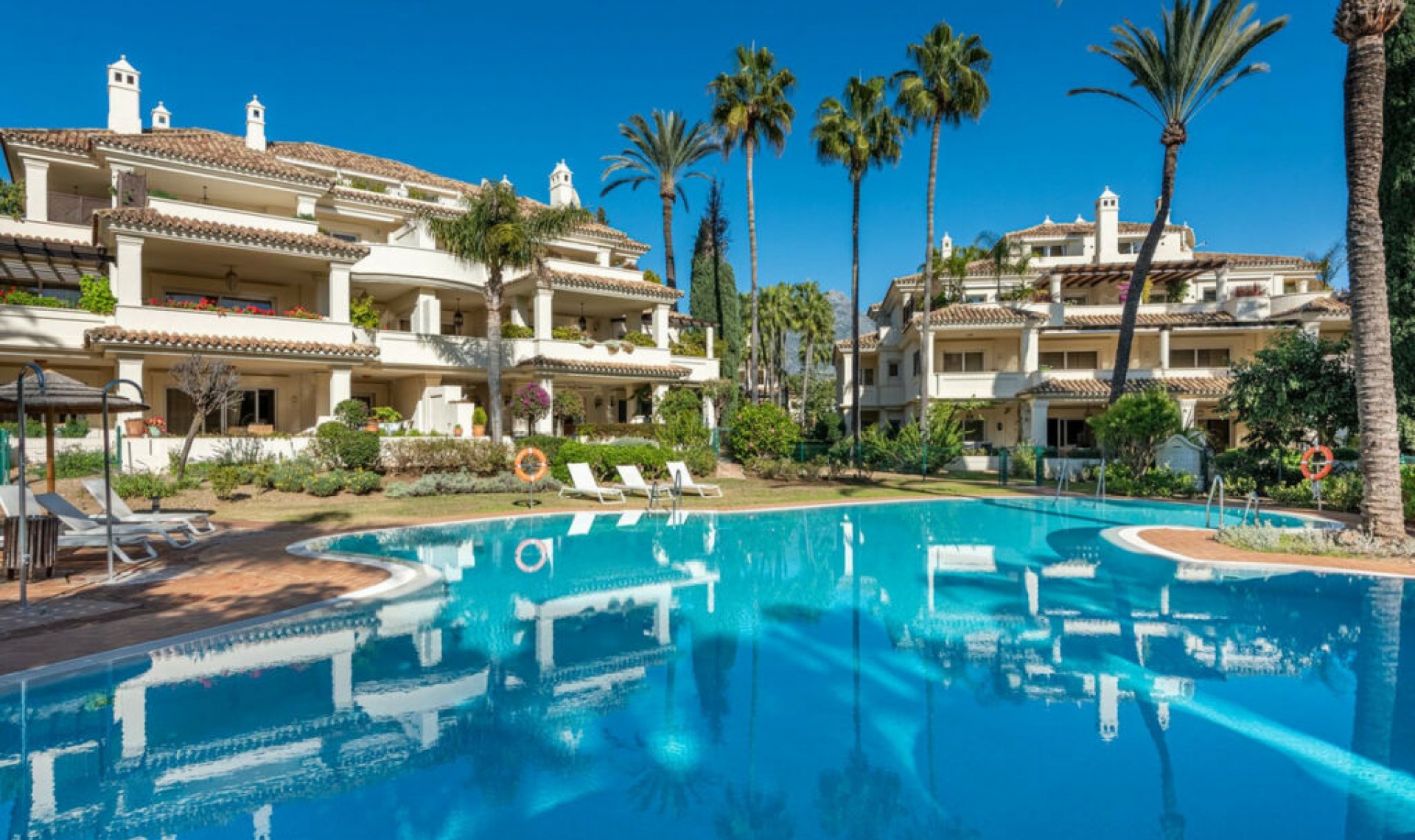 Resale - Apartment -
Nueva Andalucía