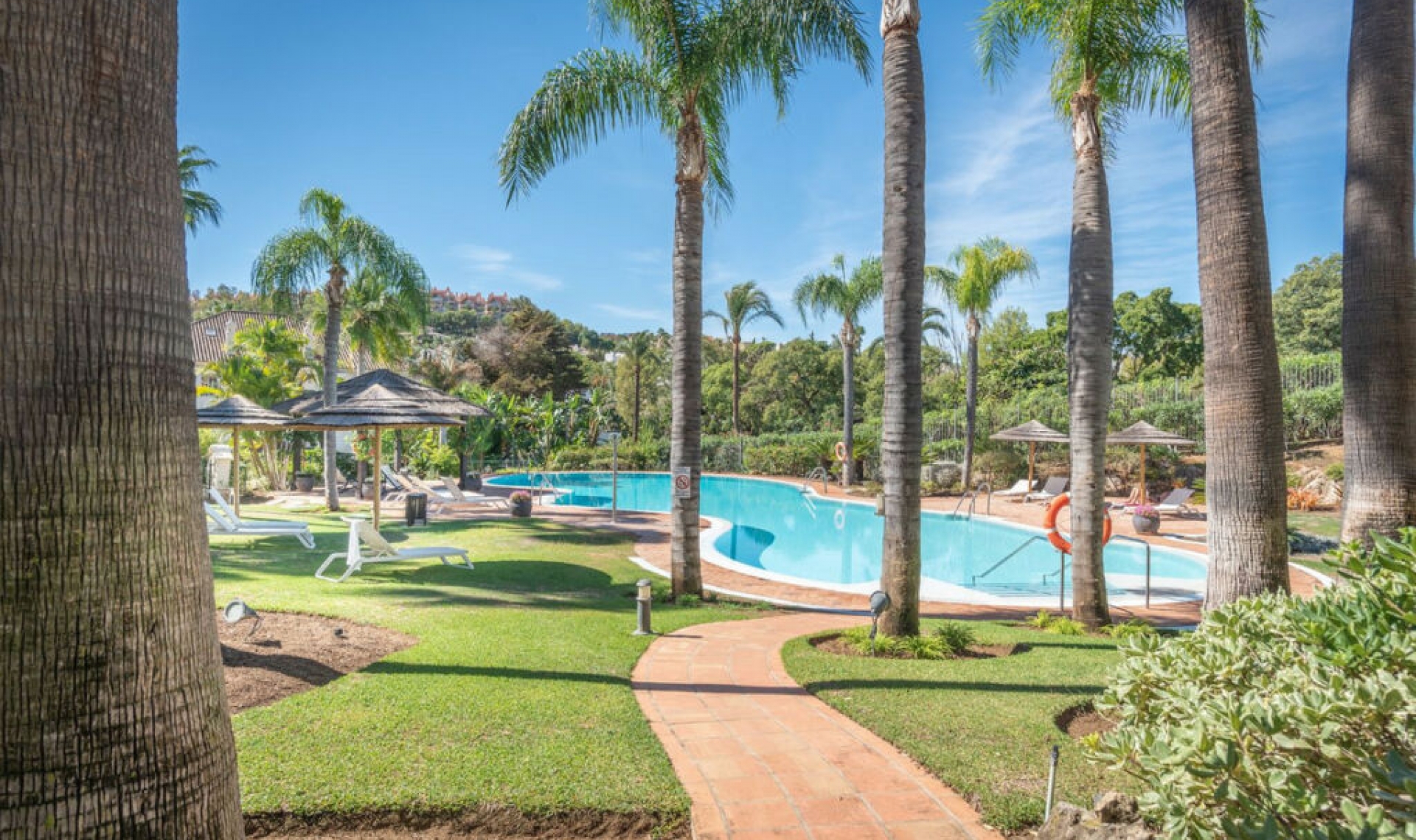 Resale - Apartment -
Nueva Andalucía