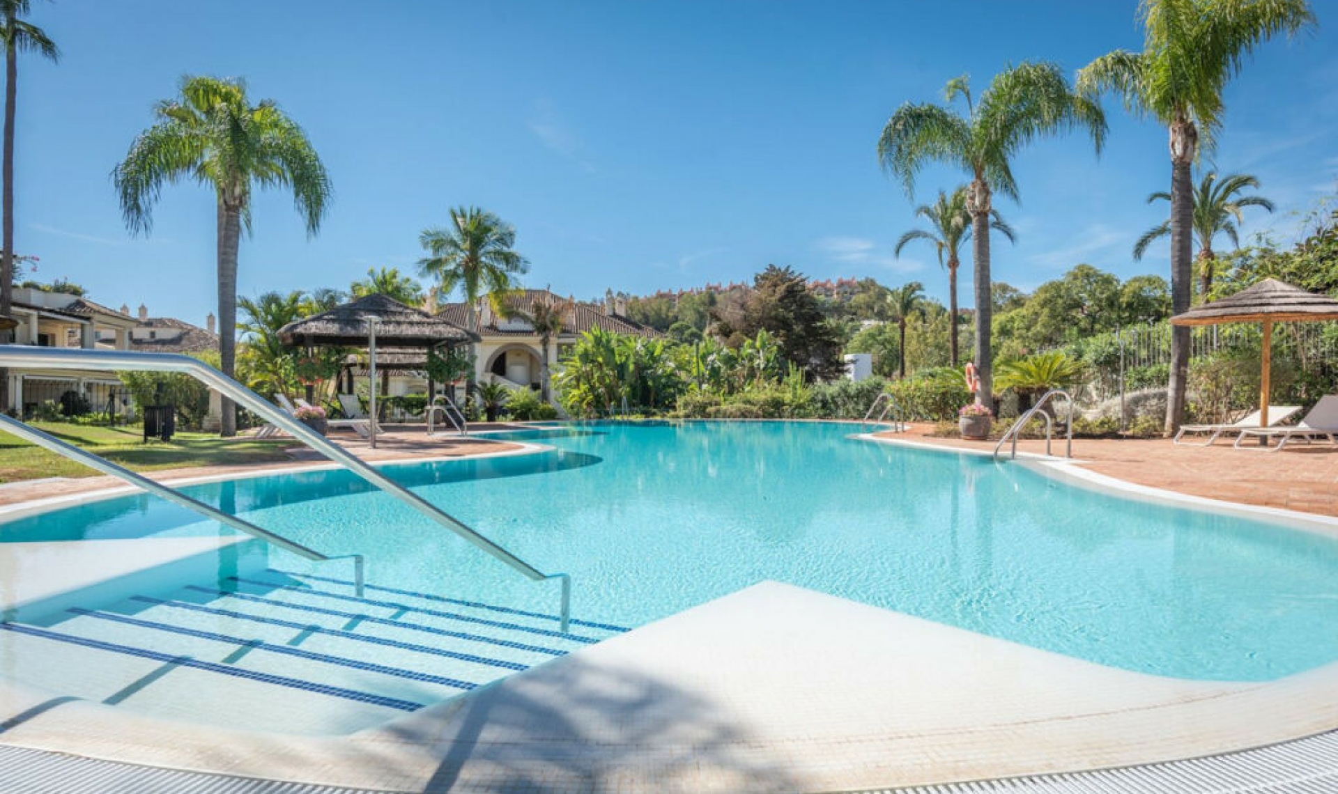 Resale - Apartment -
Nueva Andalucía