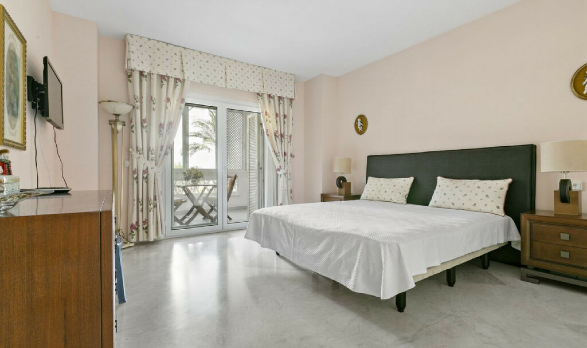 Resale - Apartment -
Nueva Andalucía